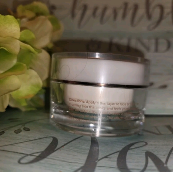 Crepe Erase Overnight Facial Plumping Treatment With Trufirm Sealed 1.7 fl oz. - Picture 3 of 3